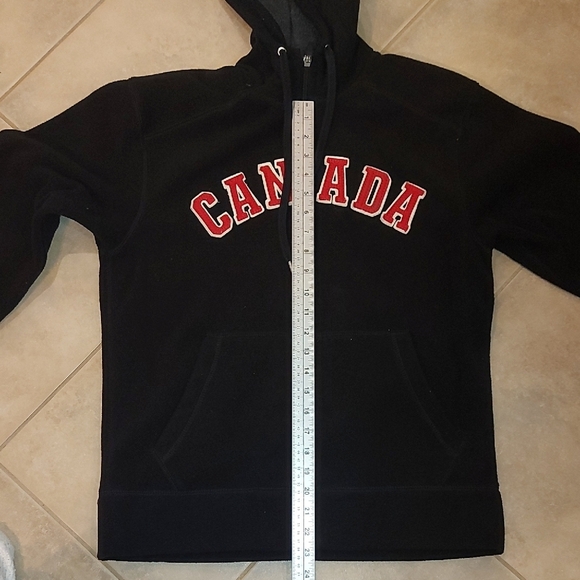 Vintage Black Hoodie with Red Canada Lettering - Picture 9 of 9